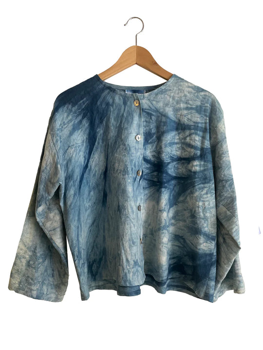 Cropped Buttoned Linen Jacket in Arashi