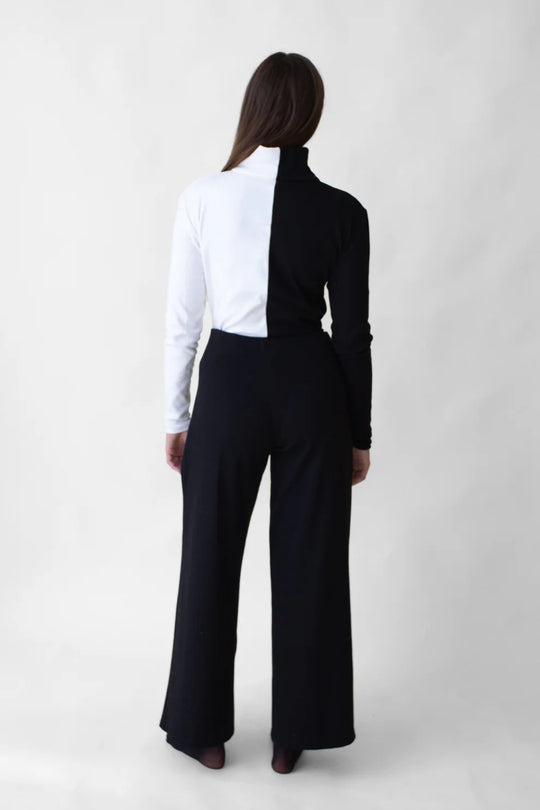 Yin Yang Turtleneck in Ribbed - Organic Cotton with Natural Stone Button